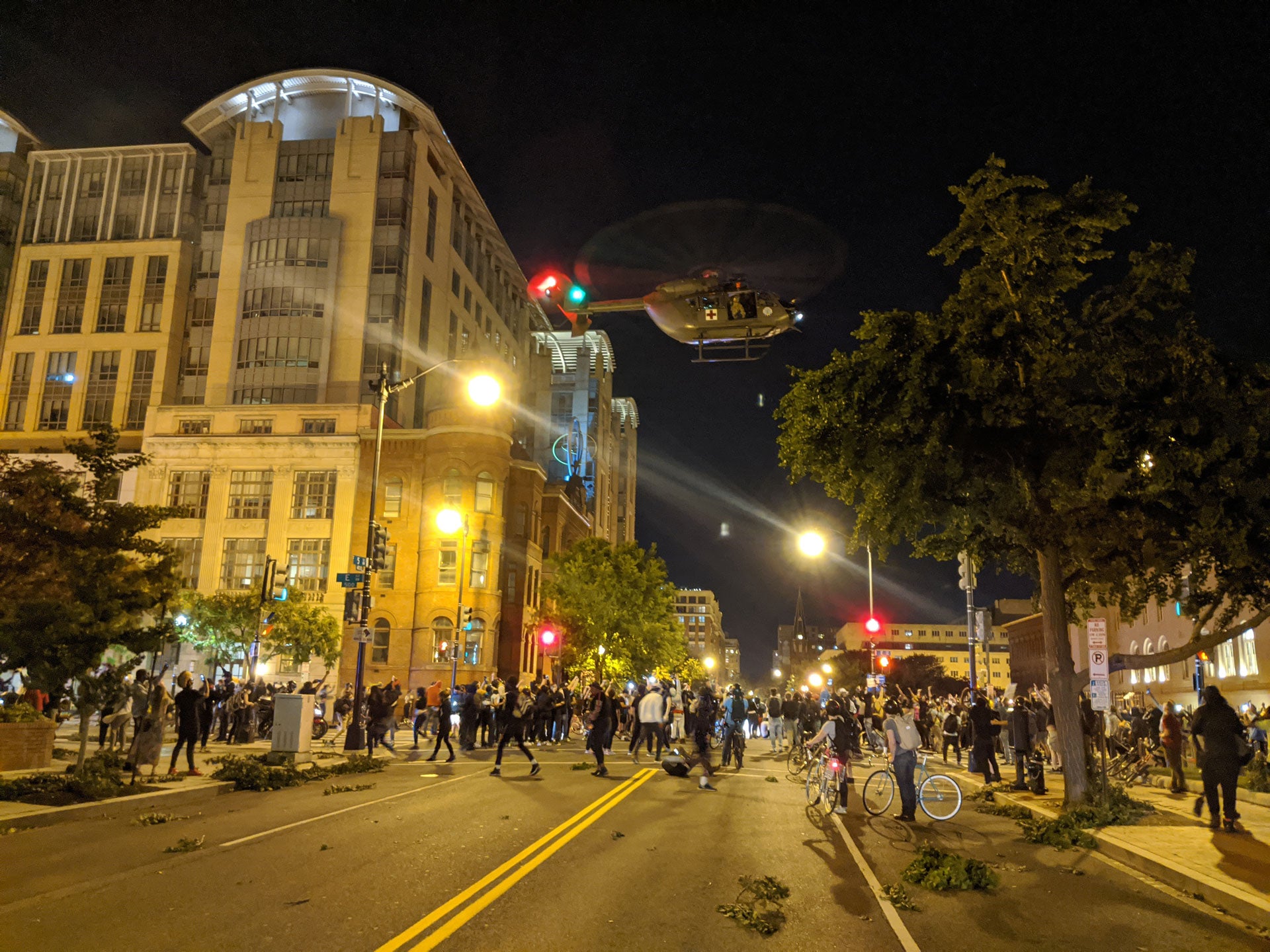 202006us_protest_helicopterAR