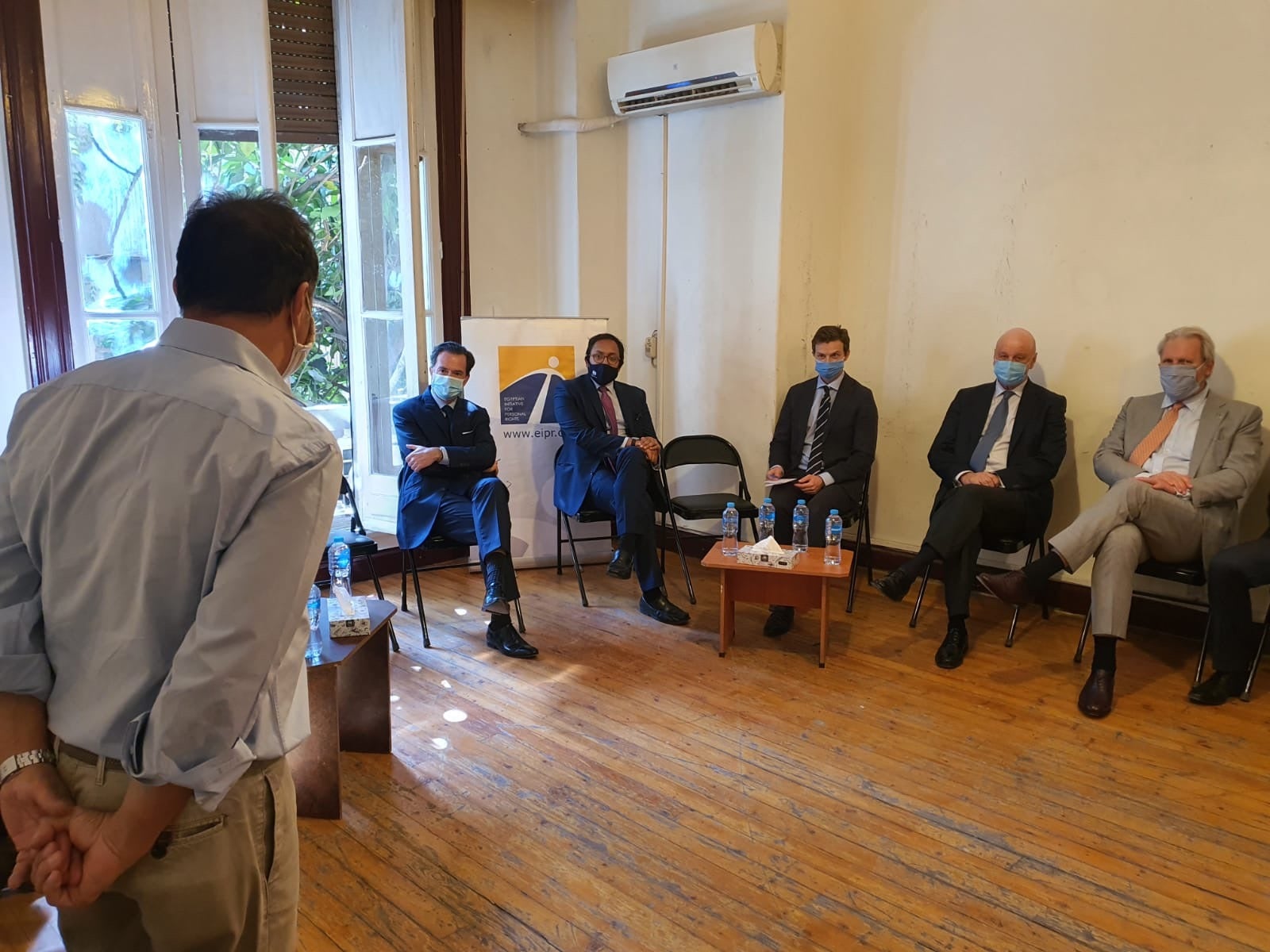 Plusieurs diplomates européens participaient à une réunion au siège de l’organisation «Initiative égyptienne pour les droits de la personne» (Egyptian Initiative for Personal Rights, EIPR) au Caire, le 3 novembre 2020.