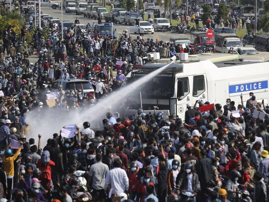 Protesto contra o golpe em Myanmar 2021