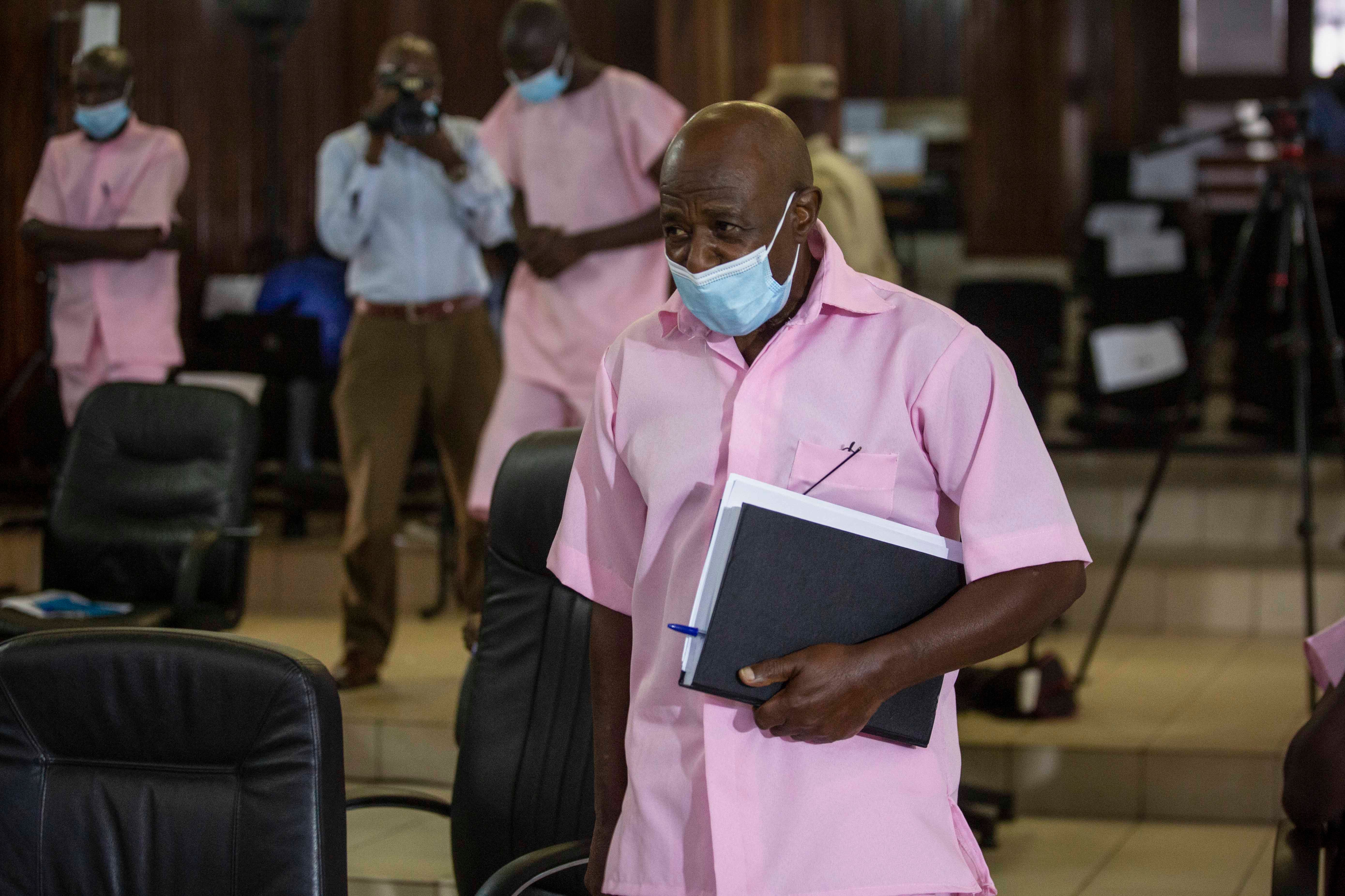 L’opposant politique Paul Rusesabagina assiste à une audience au tribunal à Kigali, au Rwanda, le 26 février 2021. La Chambre spéciale chargée de juger les crimes internationaux et transnationaux au sein de la Haute Cour du Rwanda a décidé qu’elle était compétente pour le juger.