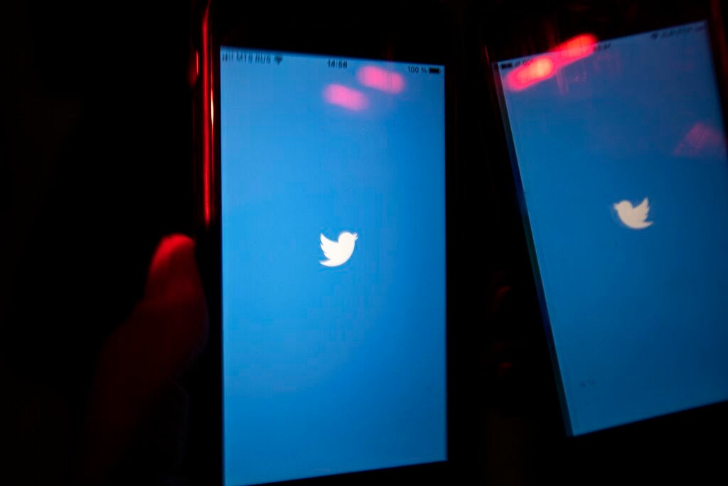 Приложение Twitter на смартфоне, Москва, Россия, 10 марта 2021 года.