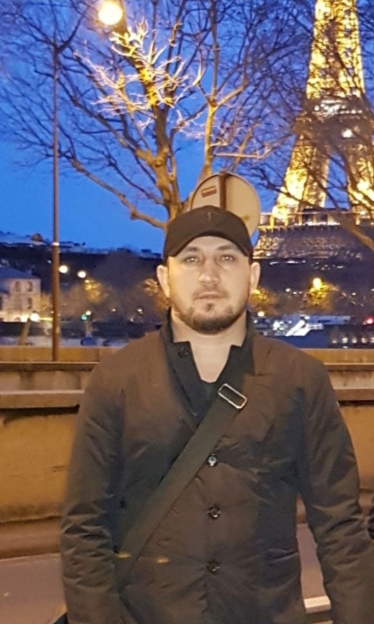 Le demandeur d'asile tchétchène Magomed Gadaev, photographié à Paris avant son expulsion vers la Russie.
