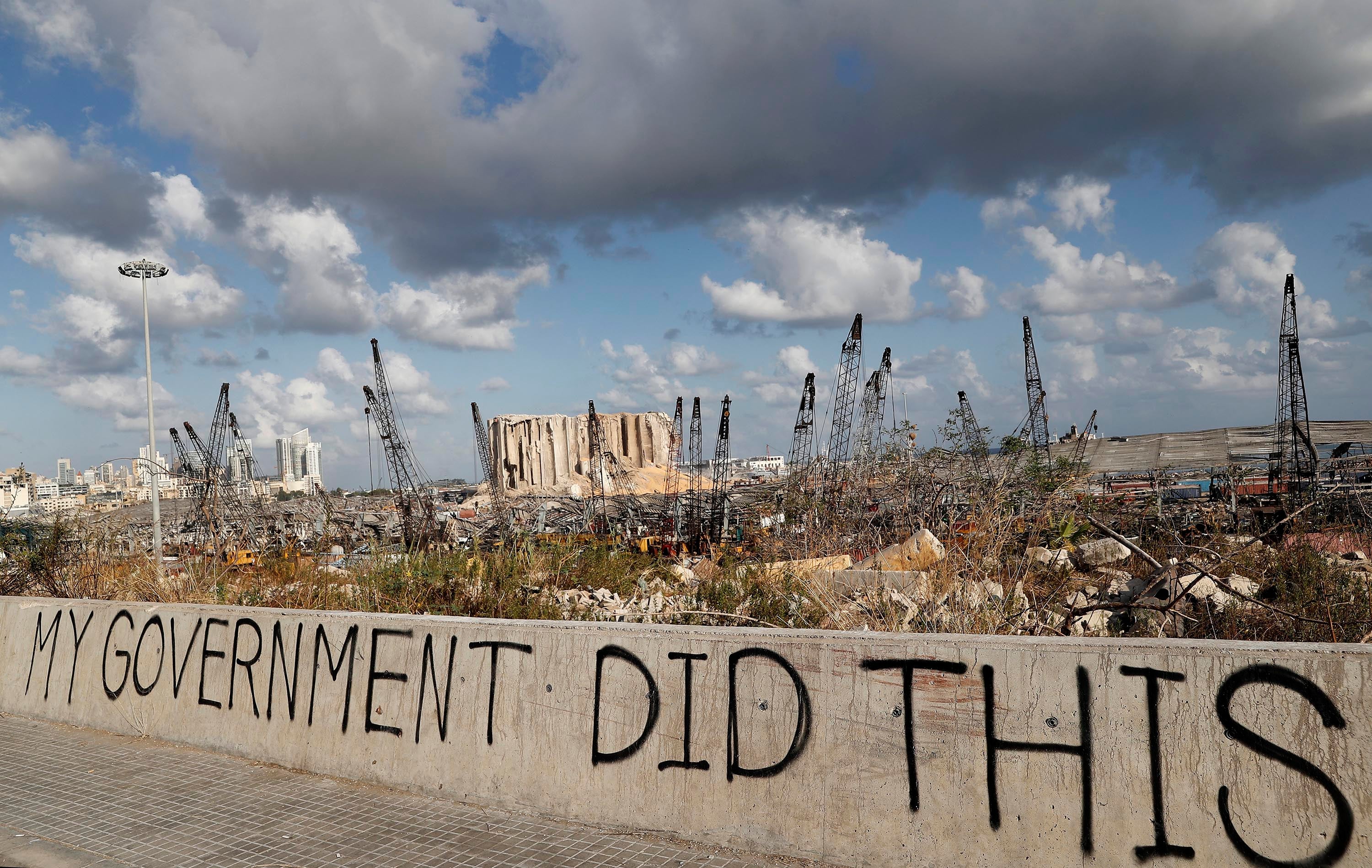« Mon gouvernement a fait ça » : graffiti que l’on pouvait lire le 9 août 2020, cinq jours après l’explosion du 4 août 2020 qui a partiellement dévasté le port de Beyrouth, au Liban. 