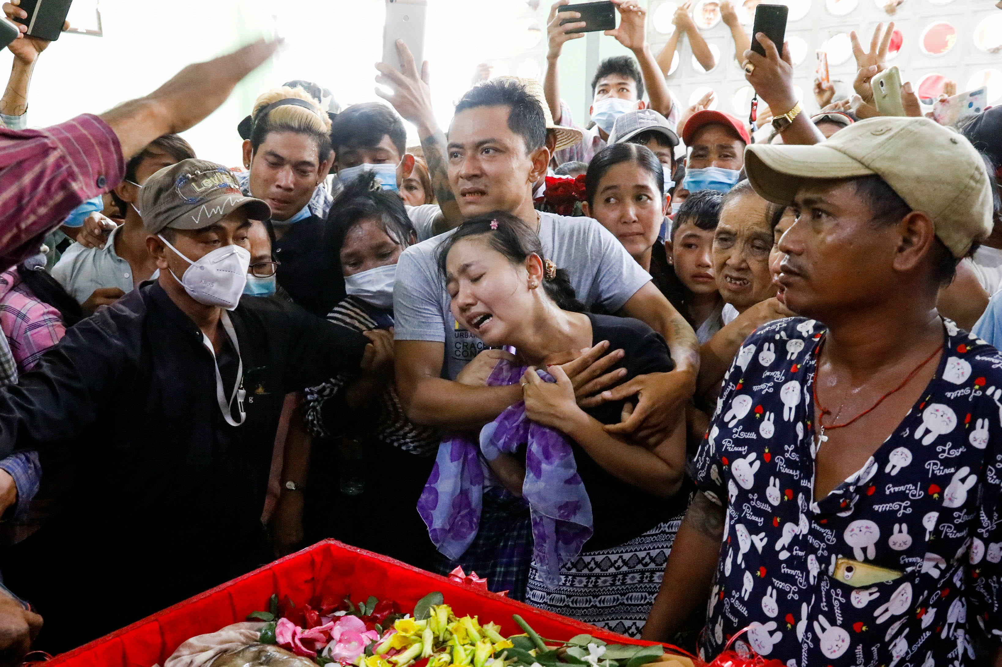 Des membres de la famille de Zaw Myat Lynn