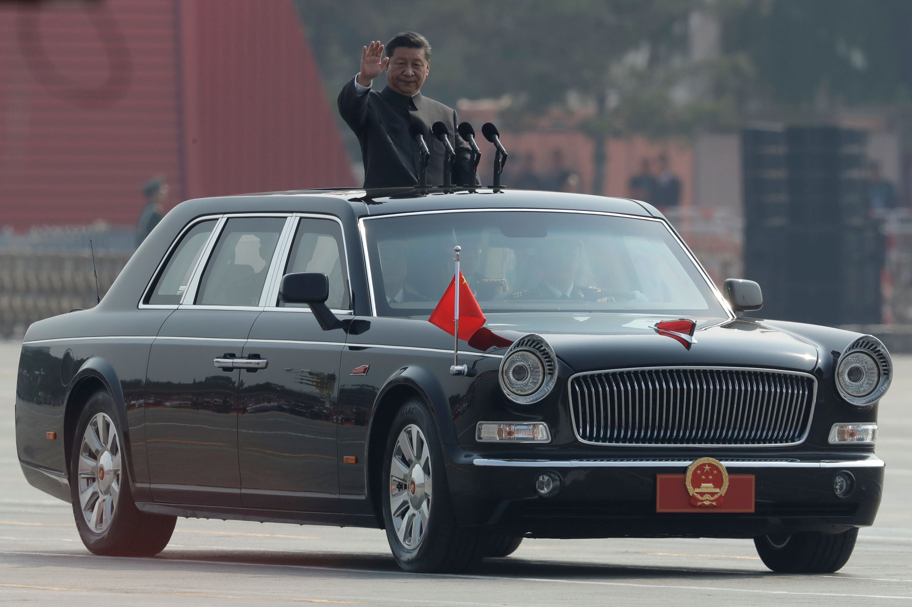Chinese President Xi Jinping waving from a car