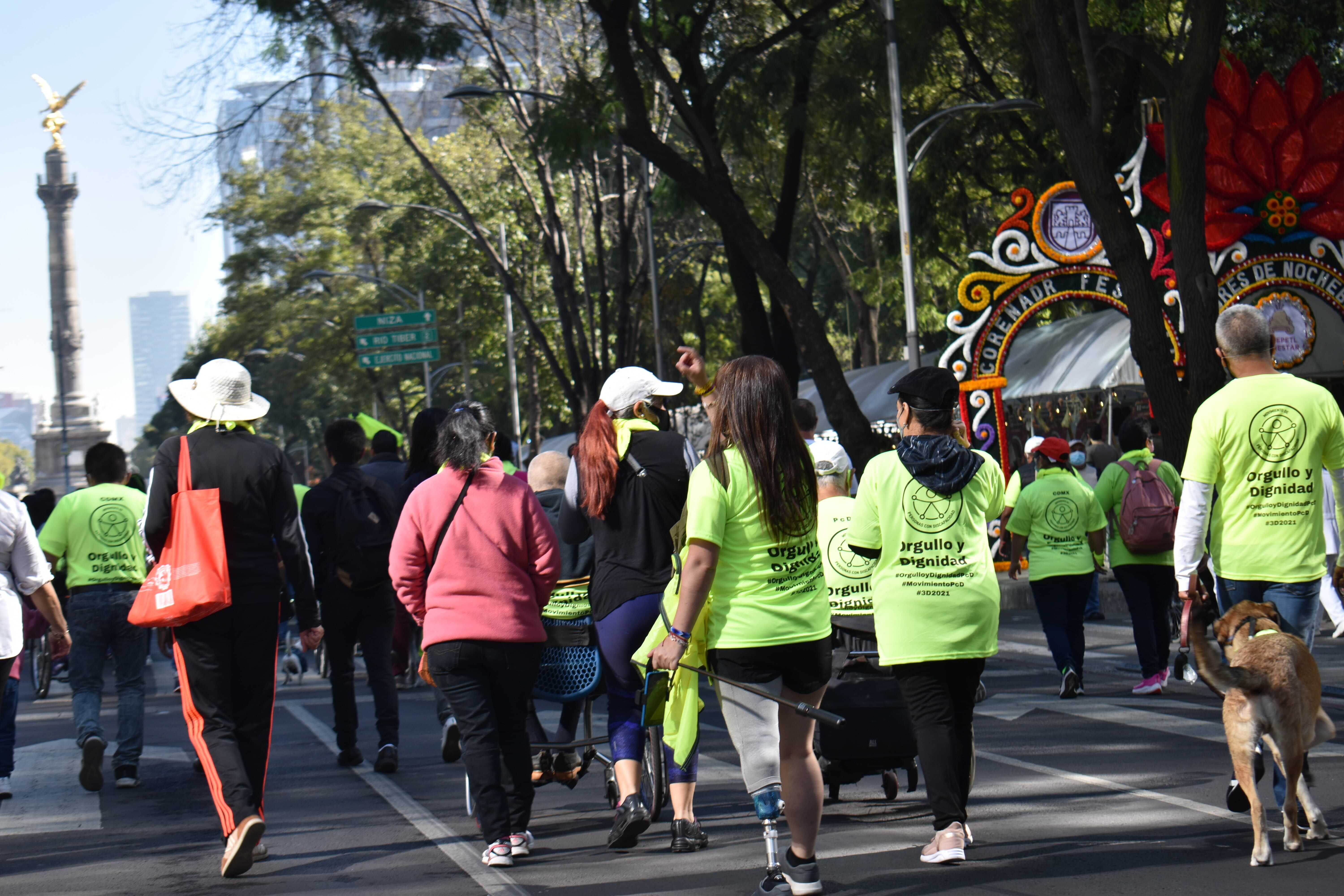 Cientos de personas con discapacidad marchan para pedir ser visibles y por su derecho a ser incluidas en la sociedad, ciudad de México, 2021.
