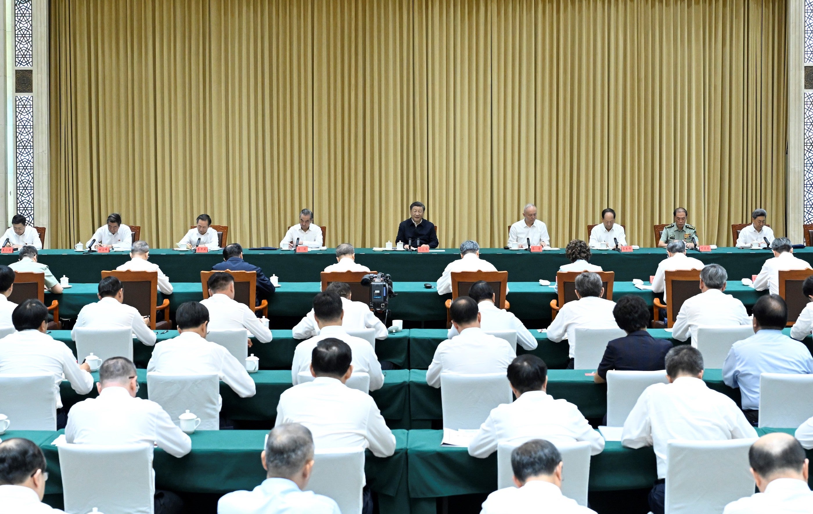 中国国家主席习近平在新疆维吾尔自治区乌鲁木齐发表讲话，2023年8月26日。