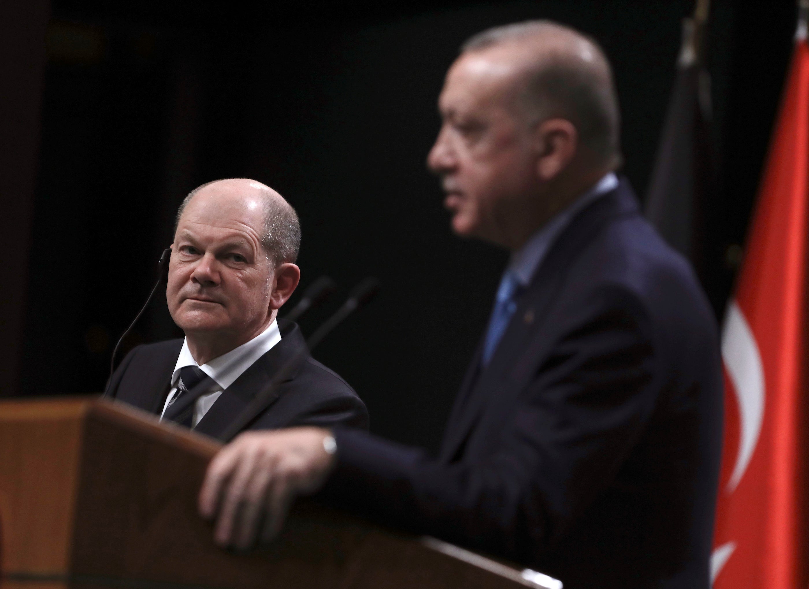 Almanya Şansölyesi Olaf Scholz, solda, Türkiye Cumhurbaşkanı Recep Tayyip Erdoğan ile birlikte Ankara'da, 14 Mart 2022. 