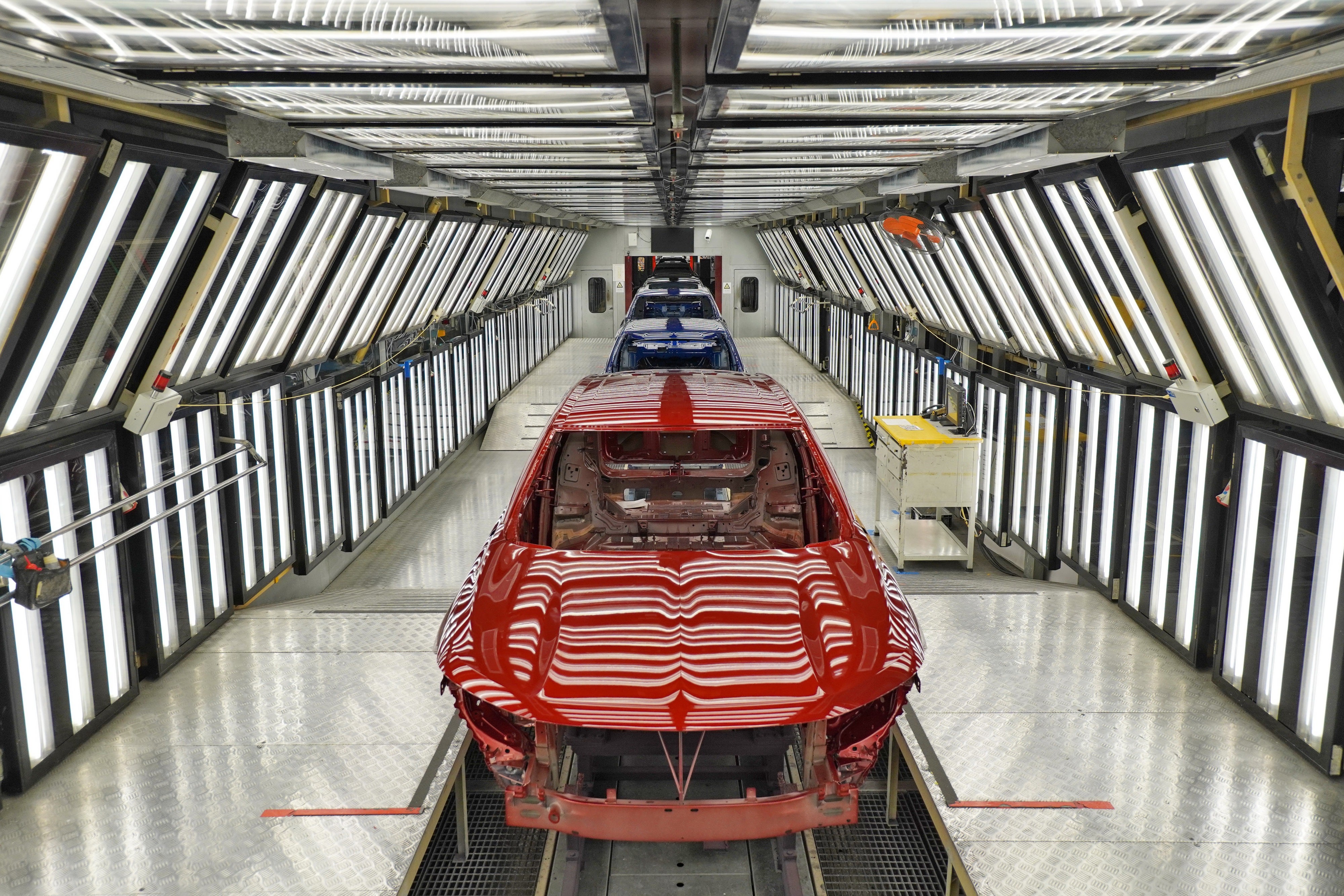 Сборка машин на конвейере SAIC General Motors Dongyue Automobile Co. Ltd. в Яньтае (провинция Шаньдун, Китай), 17 ноября 2022 года. 