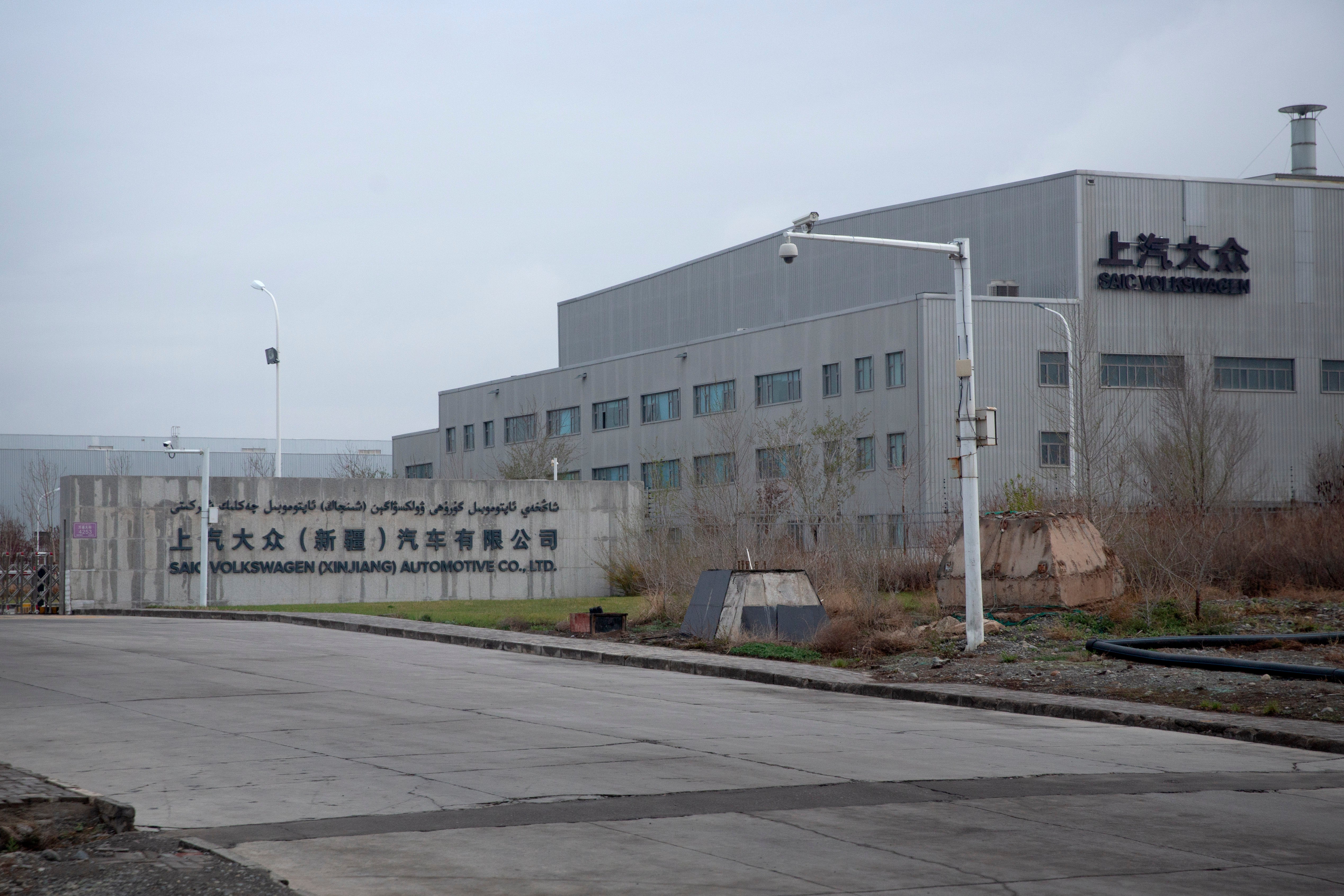 Завод дочерней компании SAIC-Volkswagen на окраине Урумчи, столицы Синьцзян-Уйгурского автономного района Китая, 22 апреля 2021 года.