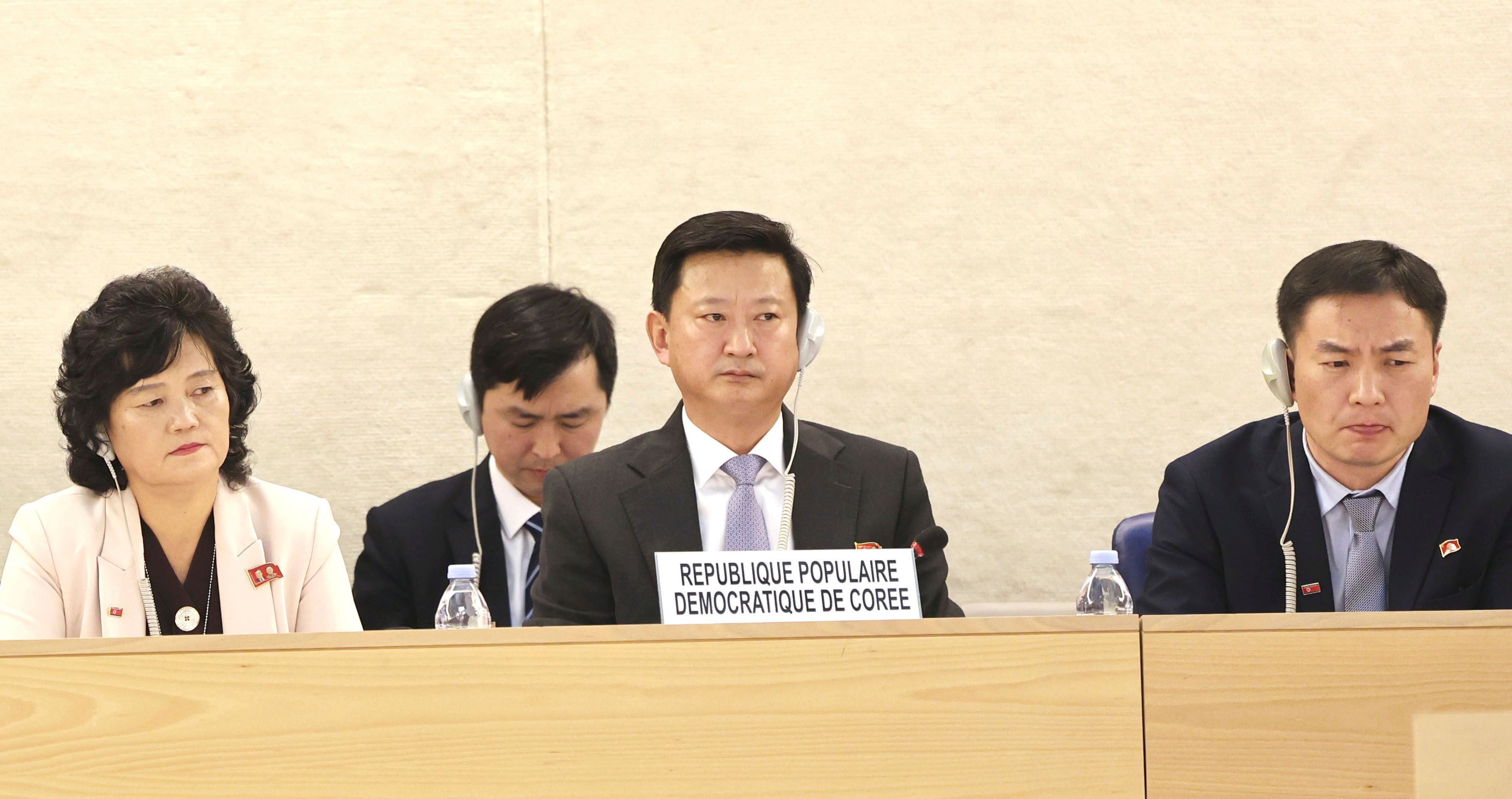L'ambassadeur de la Corée du Nord auprès de l'Office des Nations Unies à Genève, Jo Chol Su, écoutait une traduction simultanée de propos tenus lors de l’Examen périodique universel concernant la situation des droits humains dans son pays, au Conseil des droits de l'homme de l’ONU, le 7 novembre 2024.