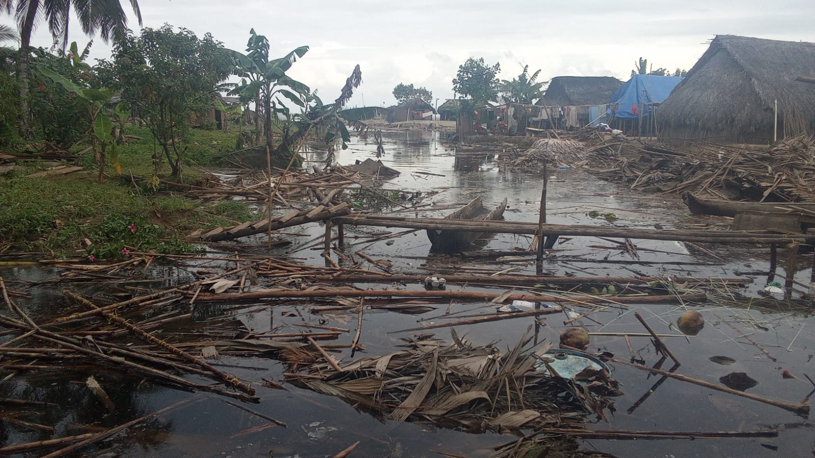 La comunidad indígena Guna de Ukupa, en Panamá, durante una inundación en diciembre de 2024.