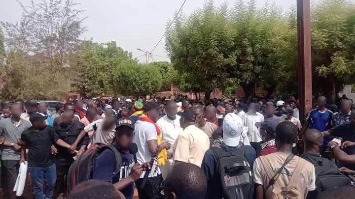 People protesting the junta's decision to ban political parties at the Palais de la Culture in Bamako, Mali, May 3, 2025.