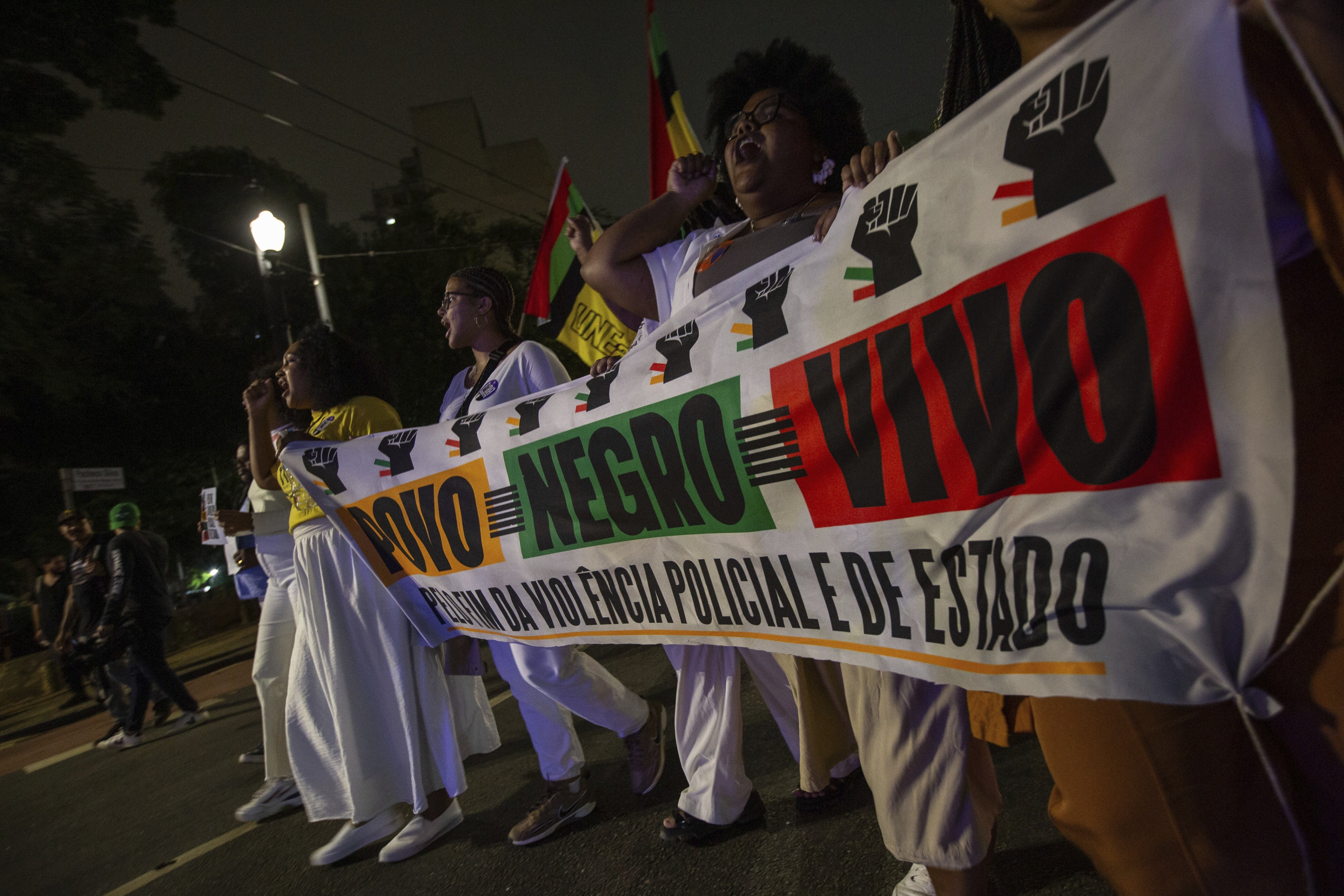 Manifestação para acabar com a violência policial contra a população negra, realizada em frente à Faculdade de Direito no Largo São Francisco, em São Paulo, Brasil, 21 de março de 2025.