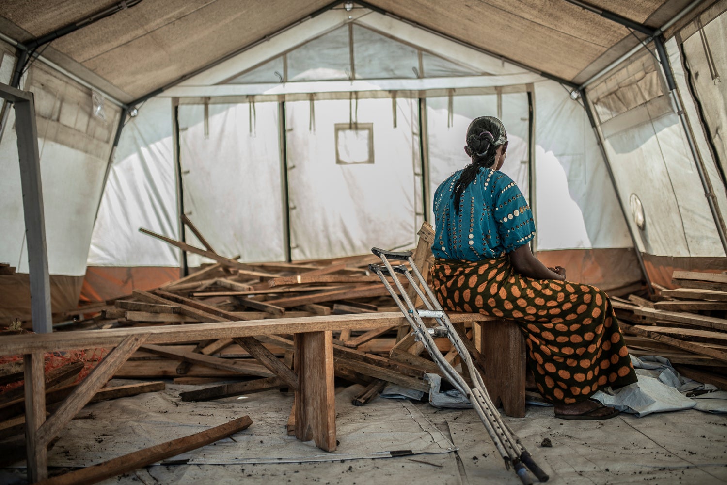 Une femme qui a été agressée sexuellement dans un camp de déplacés de la province du Nord-Kivu, où elle s’était réfugiée après avoir fui les combats dans l'est de la République démocratique du Congo, le 23 août 2023.
