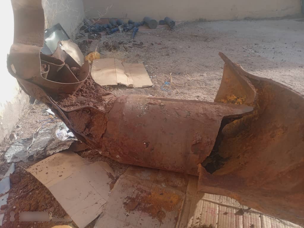 Partie d'une bombe OFAB-250 récupérée sur le site de la frappe aérienne du 3 février 2025 près de l'Hôpital ophtalmologique de la Mecque à Nyala (Darfour-Sud), au Soudan.