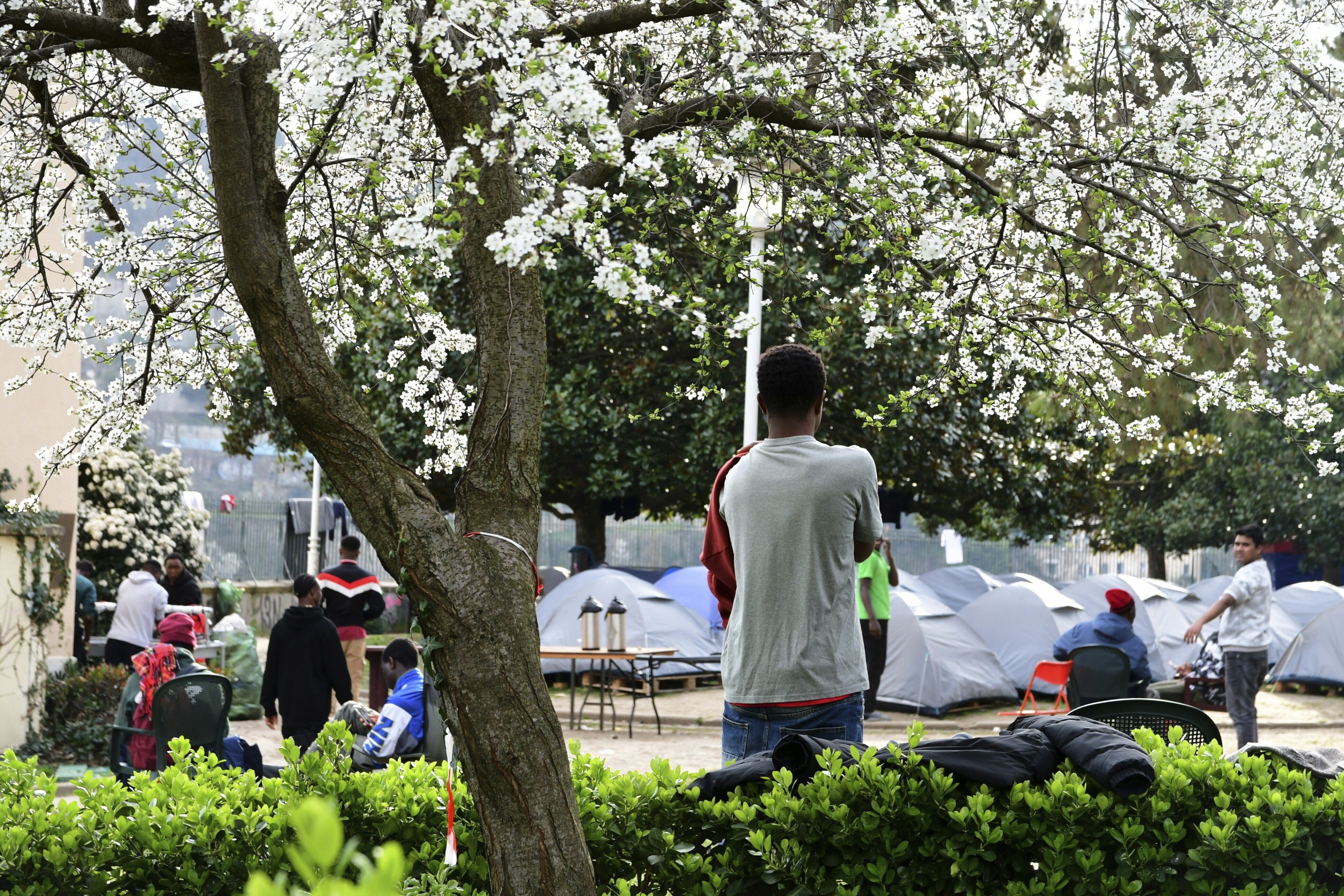 Des enfants migrants non accompagnés dans un nouveau camp à Lyon, en France, le 5 mars 2025.