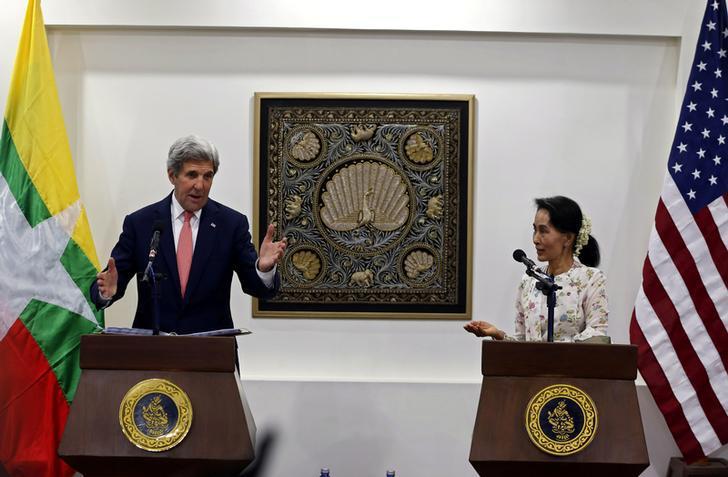 缅甸国务资政昂山素季和美国国务卿克里出席联合新闻发布会，缅甸内比都，2016年5月22日。