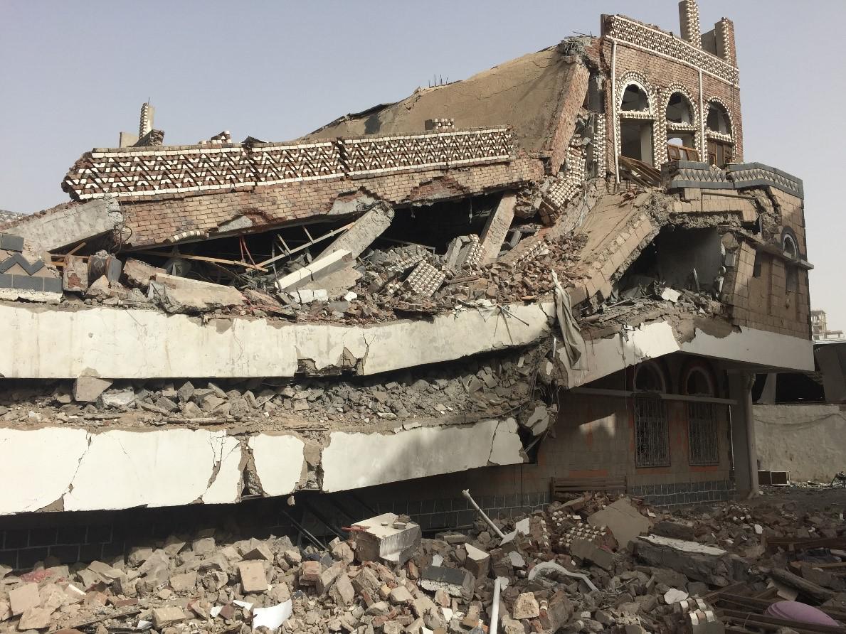 2016_EME_Yemen_BombingBusinesses_2