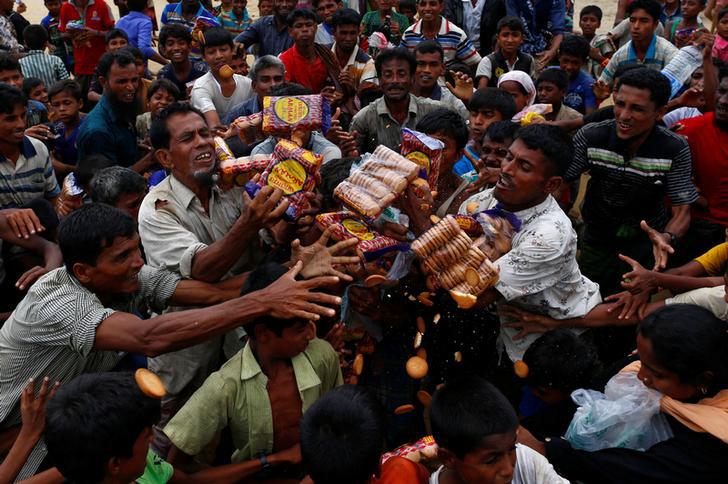 201709Asia_Burma_Aid2