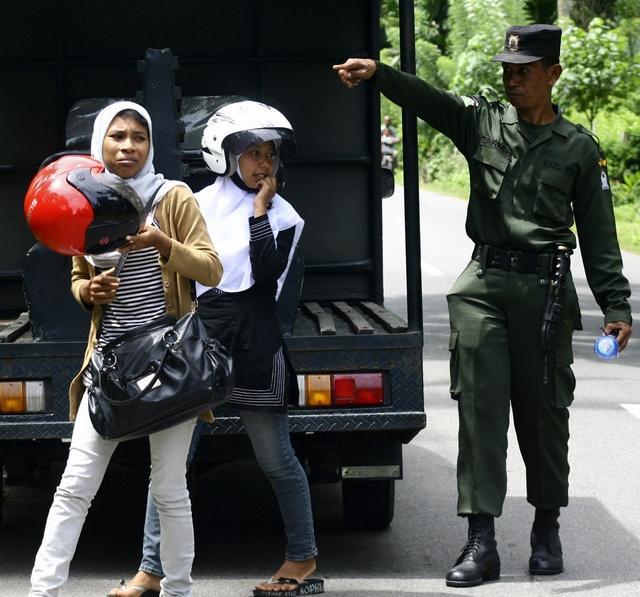 Presiden Jokowi Gagal Menghapuskan Hukum Syariah yang Kejam - Indonesia Jokowi Fails Abolish Sharia Laws 20170413