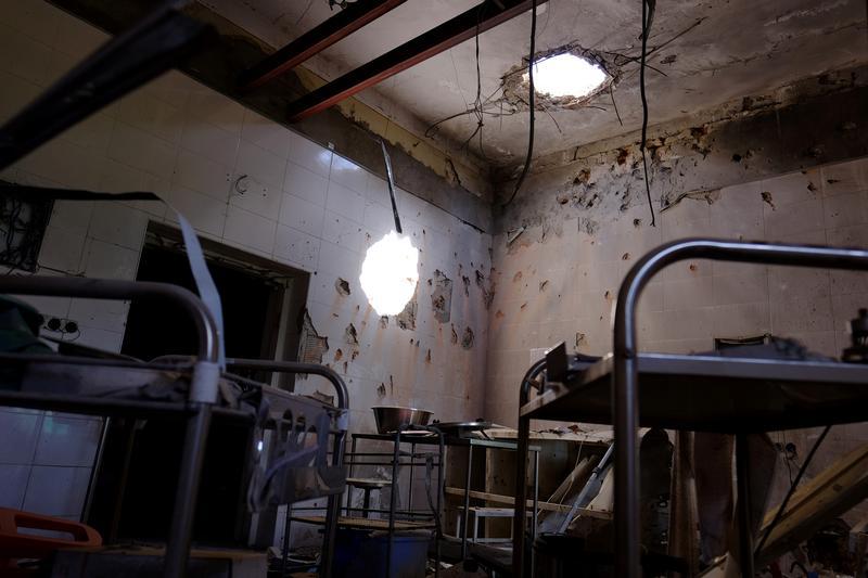 Camas en el hospital de Medecins Sans Frontieres en Kunduz, Afganistán, aproximadamente seis meses después de que ataques aéreos estadounidenses causaran la muerte de 42 pacientes y profesionales de la salud e hirieran a decenas, el 26 de abril de 2016. ©