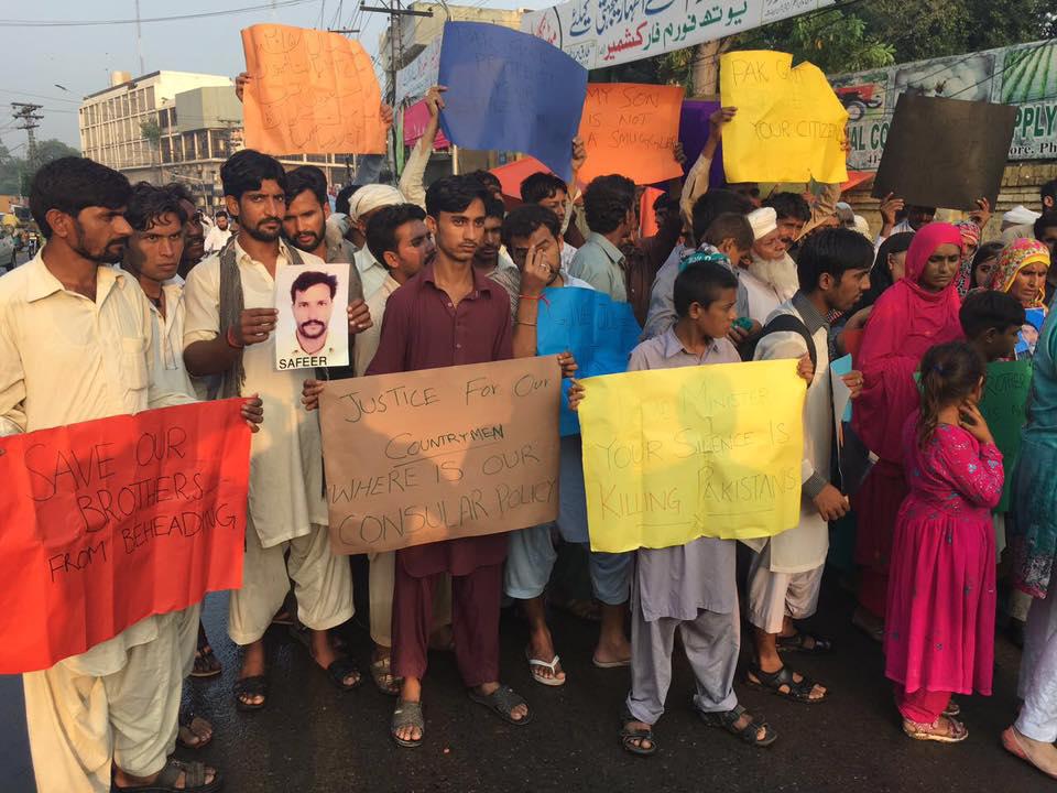 Families of detained migrant workers protesting inadequate Pakistani government protection of Pakistani citizens in Saudi Arabia outside the Lahore Press Club in 2016.  