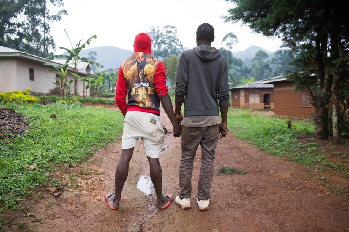 Displaced villagers from Belo who fled following early April clashes between security forces and armed separatists came back to town to get food to bring back to their hiding places in the bush. In their pockets, they carry avocados, April 2018. 