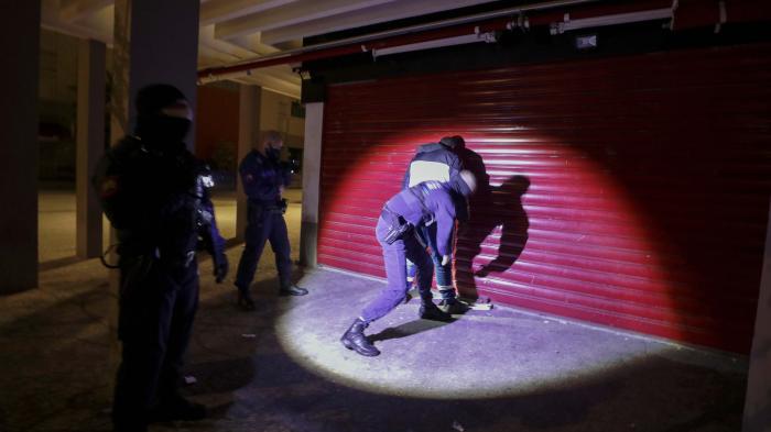 202006eca_france_police_fr