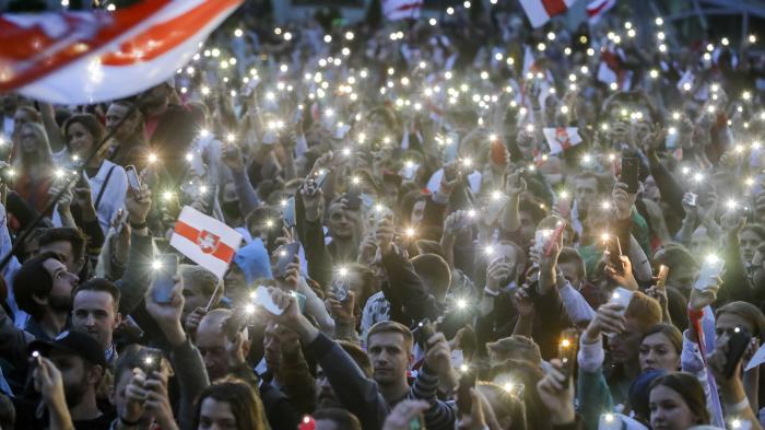 Protesters in Belarus, Minsk, holding up their smartphones. August 25, 2020.
