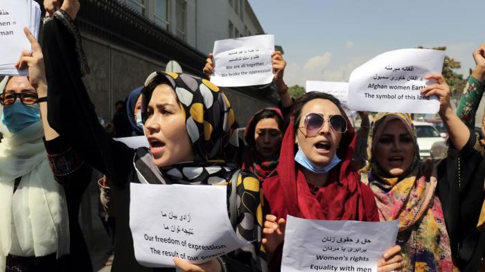 202109asia_afghanistan_women_protest