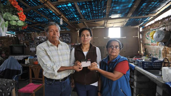 Antenor Hoyos Cubas and María Concepción Sagastegui Tapia, with their daughter, at their home in the outskirts of Lima, Peru, May 2017. Soldiers forcibly disappeared the couple’s son Nelson in June 1992.