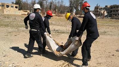 201805MENA_Raqqa_MassGraves_photo1