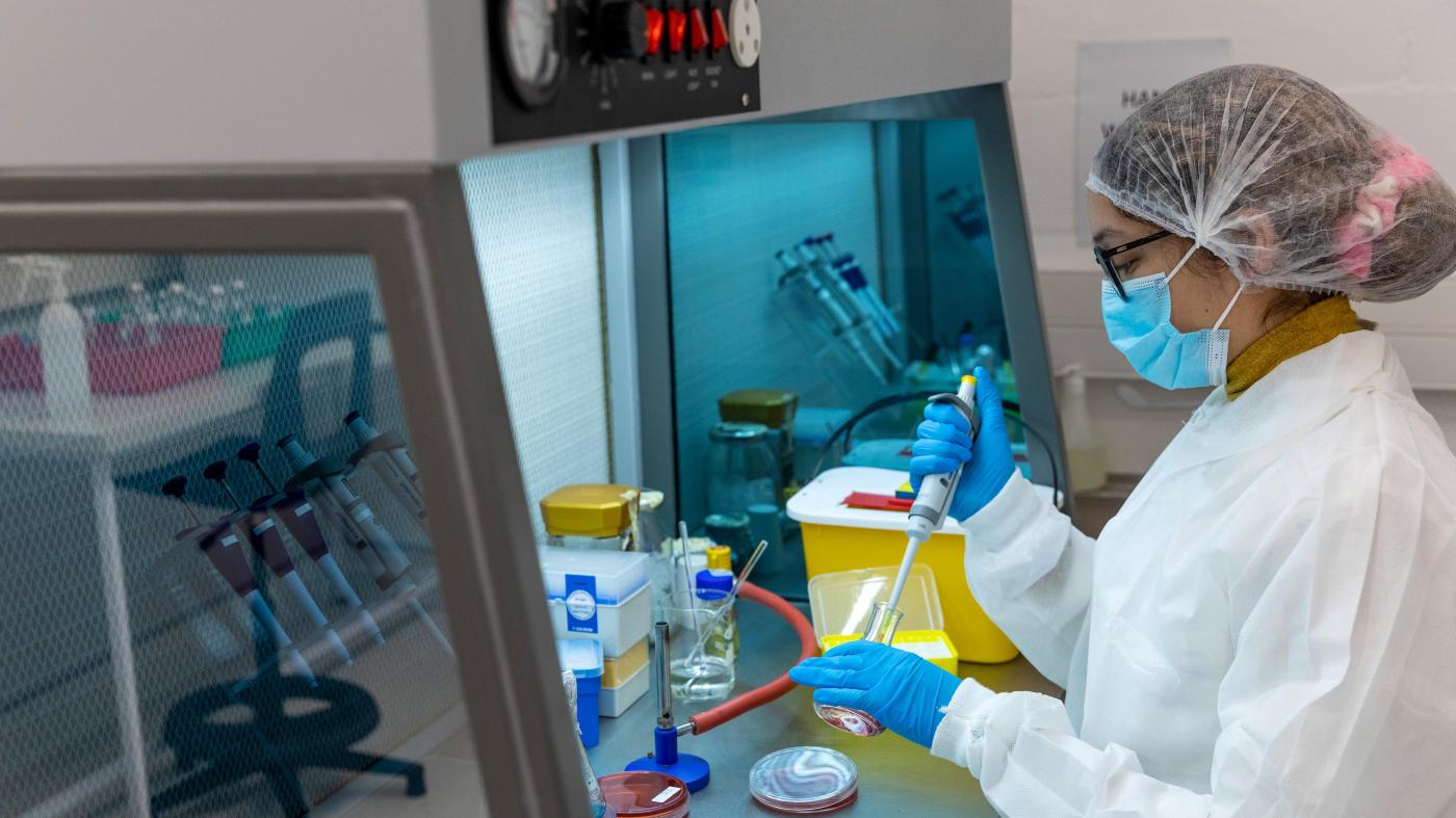 Vaccine Lab Worker