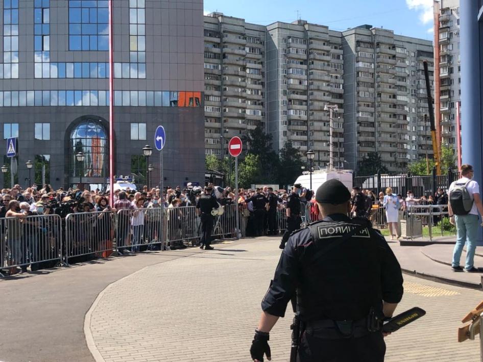 People waiting for the verdict on the case of Serebrennikov by the Meschansky district court in Moscow.