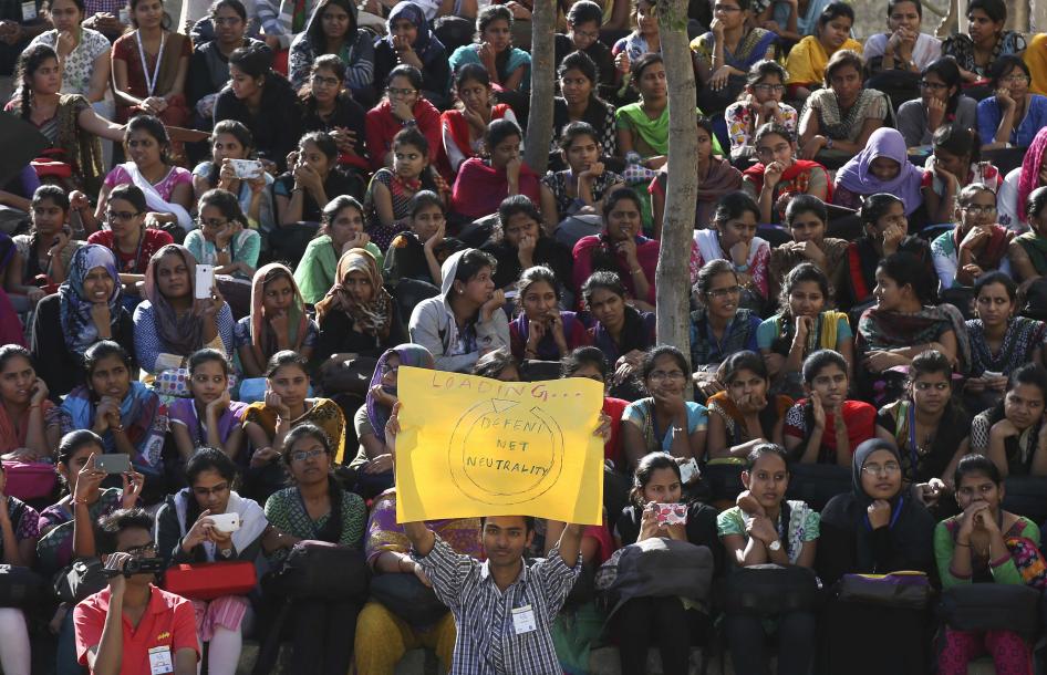 202009bhr_india_freebasicsprotest