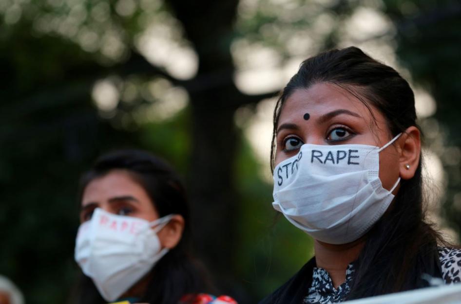 Ces étudiantes bangladaises manifestaient silencieusement contre l'impunité trop fréquente pour les violeurs, le 8 octobre 2020, suite à un viol collectif qu’aurait subi une jeune femme dans le district de Noakhali, au sud de Dhaka.