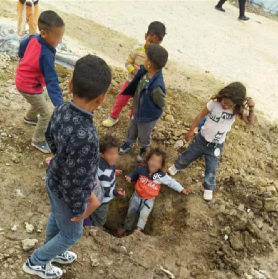 Children playing in Mavrovouni camp. 