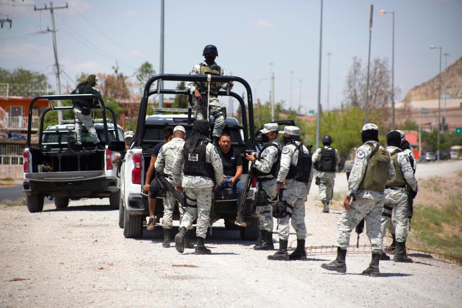 Desde que asumió el poder en enero, el presidente estadounidense Joe Biden ha dejado en evidencia que pretende seguir apoyándose fuertemente en México para evitar que los migrantes lleguen a la frontera sur de EE. UU. El expresidente Donald Trump llevó esta política más lejos que nunca, produciendo graves abusos cuando México respondió ante la presión intensificando su maquinaria de detención y deportaciones. Biden no debería seguir los pasos de Trump.  Si busca colaborar con México en materia migratoria, e