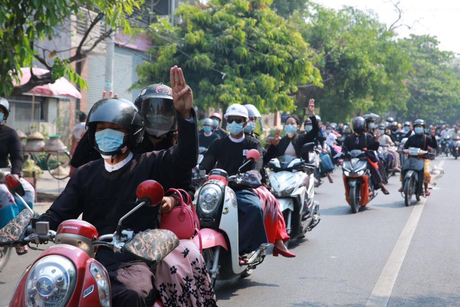 Anwält*innen in Myanmar protestieren in Mandalay gegen den Militärputsch, 15. Februar 2021.