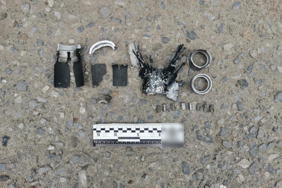Фрагменты осколочного боевого элемента 9Н235, найденные в Лимане украинским взрывотехником после обстрела 8 июля 2023 г. 