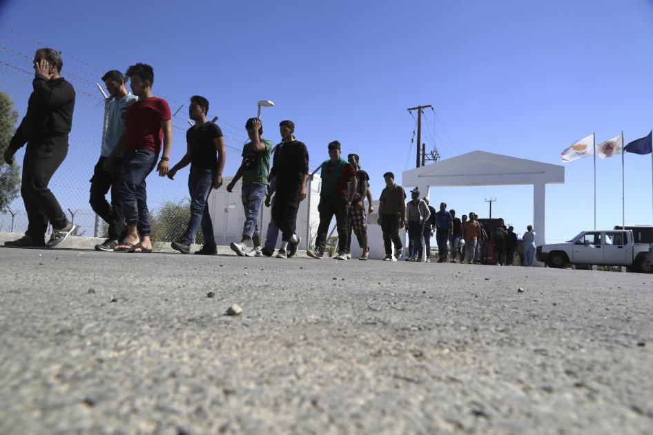 Migrants from Syria walk towards a refugee camp at Kokkinotrimithia, outside of the capital Nicosia, in the eastern Mediterranean island of Cyprus, September 10, 2017. 