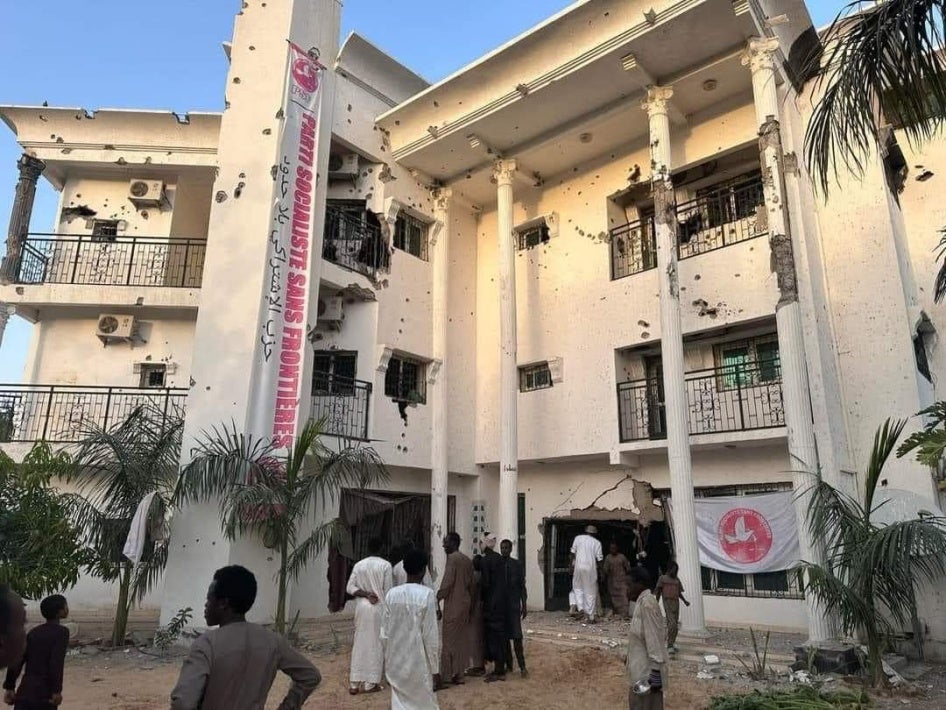 Le siège du Parti socialiste sans frontières dans le quartier de Klemat, à N'Djamena, au Tchad, dans la matinée du 29 février 2024, après un échange de tirs avec les forces de sécurité la veille.