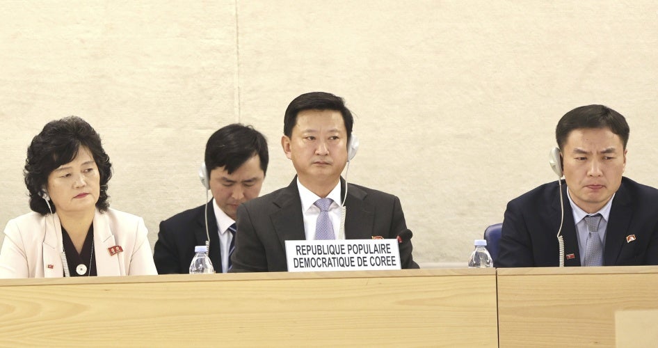 L'ambassadeur de la Corée du Nord auprès de l'Office des Nations Unies à Genève, Jo Chol Su, écoutait une traduction simultanée de propos tenus lors de l’Examen périodique universel concernant la situation des droits humains dans son pays, au Conseil des droits de l'homme de l’ONU, le 7 novembre 2024.