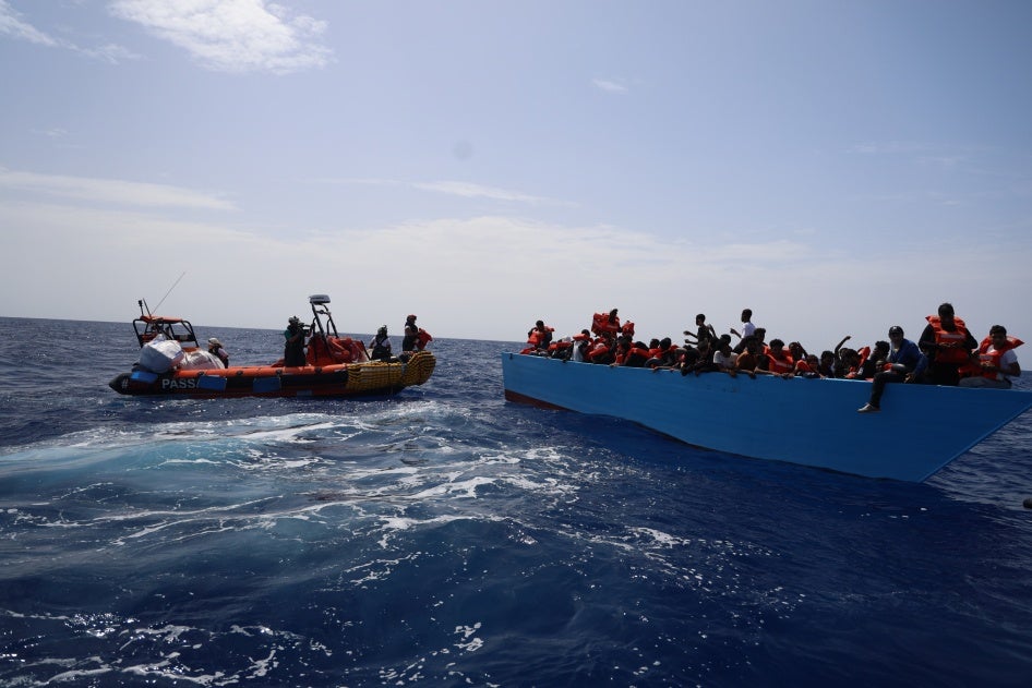 Un equipo de Médicos Sin Fronteras realiza un rescate en el mar Mediterráneo, el 19 de septiembre de 2024.
