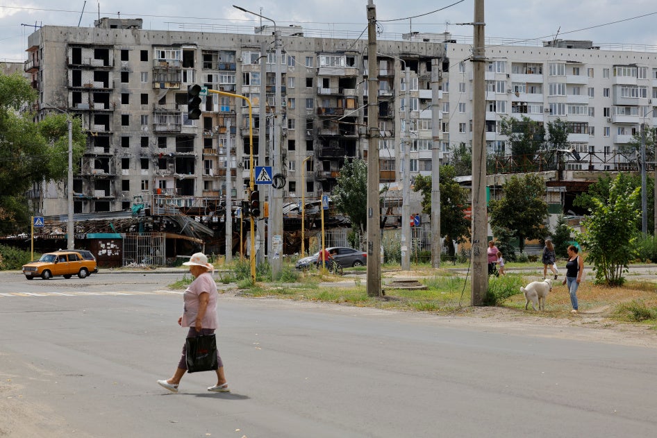 Ein beschädigtes Wohnhaus in der von Russland besetzten ostukrainischen Stadt Sewerodonezk in der Region Luhansk, 8. August 2024.