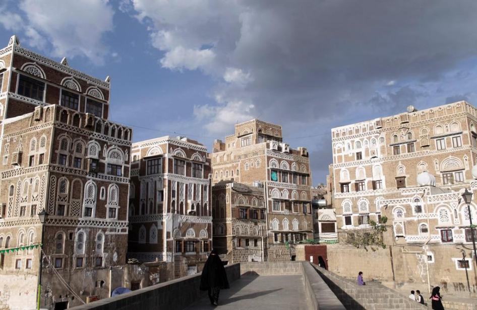 A woman walks on a bridge in the Old Sanaa city January 10, 2014. 