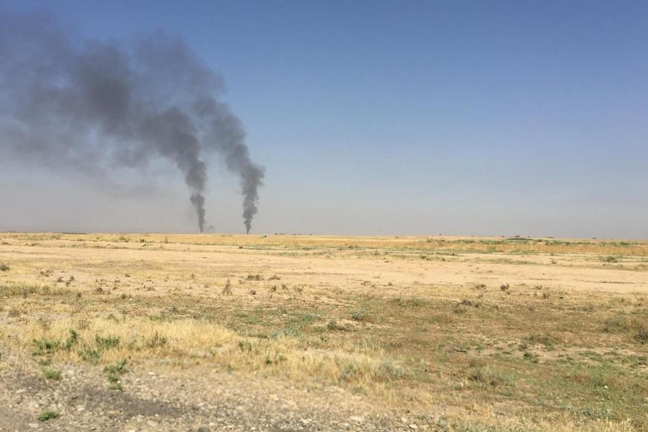 Burning oil wells seen from Qarah Tappah on May 20, 2016. © 2016 Human Rights Watch