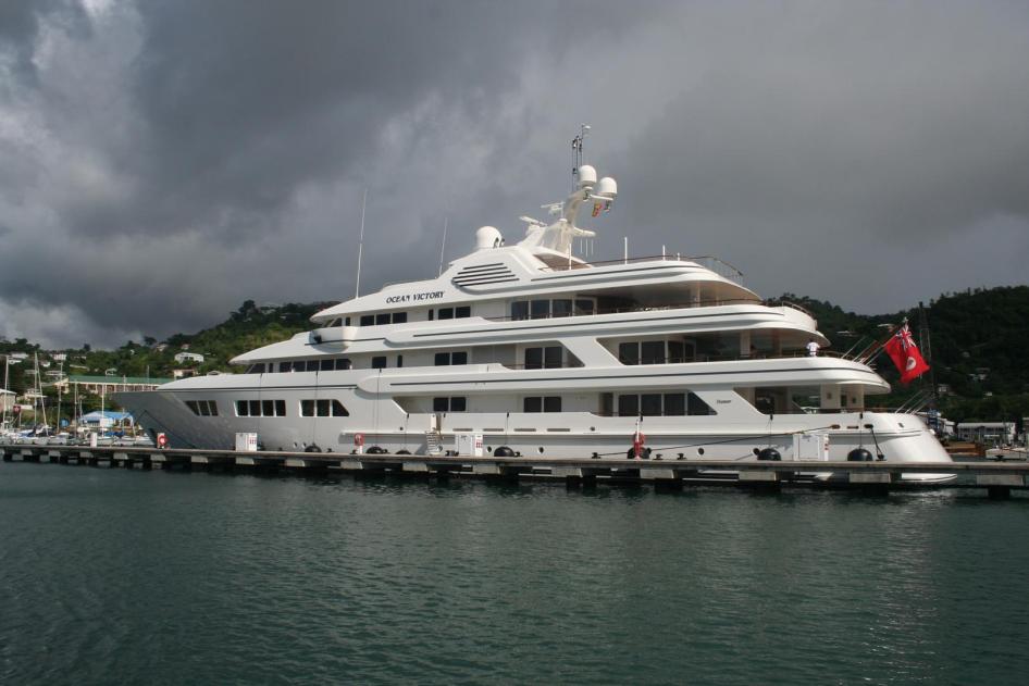 En diciembre de 2016, las autoridades confiscaron a un yate a Teodorín Obiang, vicepresidente del país e hijo mayor del presidente, valuado presuntamente en USD 100 millones, en el marco de una investigación en Suiza por lavado de dinero. 