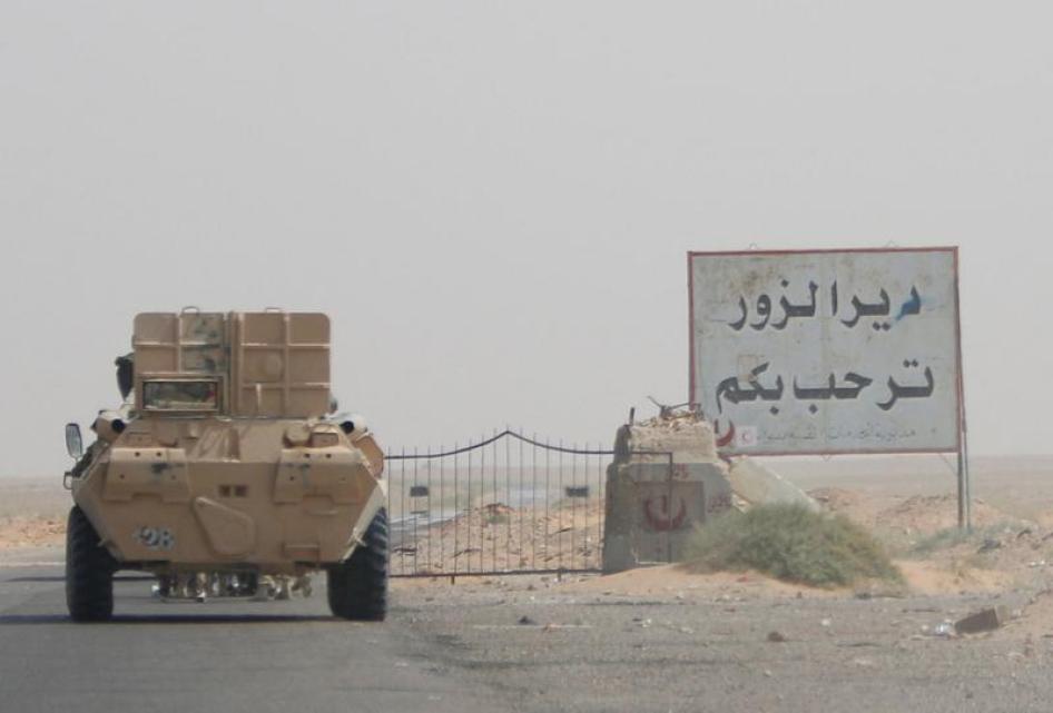 A road sign welcomes people to the town of Deir al-Zor in Syria, September 20, 2017. © 2017 Reuters
